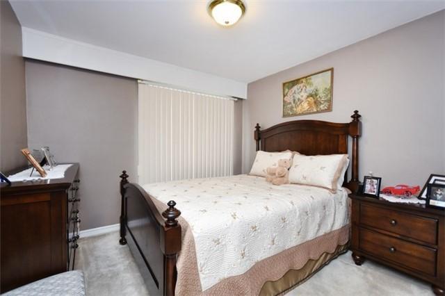 26 Granger Ave, House detached with 3 bedrooms, 2 bathrooms and 4 parking in Toronto ON | Image 4