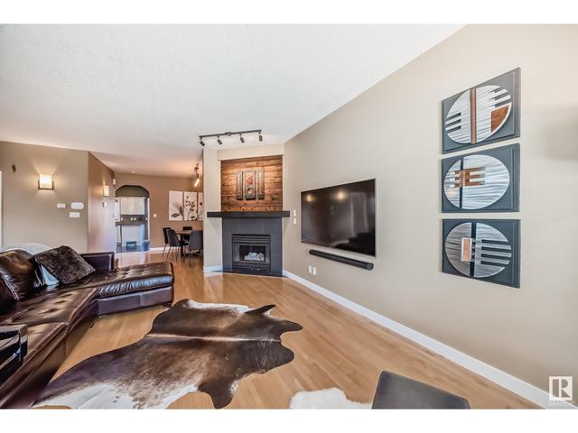 7723 111 St Nw, House semidetached with 4 bedrooms, 3 bathrooms and 4 parking in Edmonton AB | Image 7