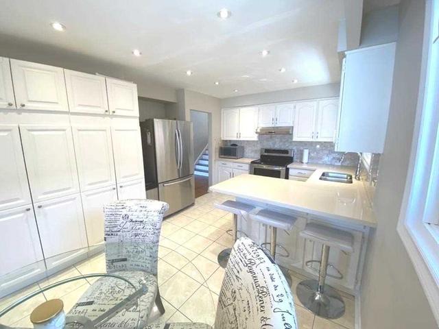 33 Albany Dr, House semidetached with 4 bedrooms, 3 bathrooms and 5 parking in Vaughan ON | Image 20