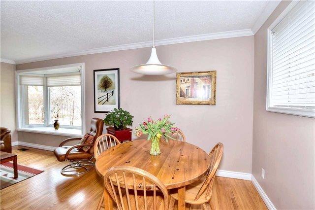16 Knowles Cres, House detached with 3 bedrooms, 2 bathrooms and 4 parking in Aurora ON | Image 6