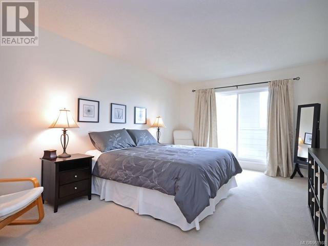 102 - 940 Inverness Rd, Condo with 2 bedrooms, 2 bathrooms and 1 parking in Saanich BC | Image 10