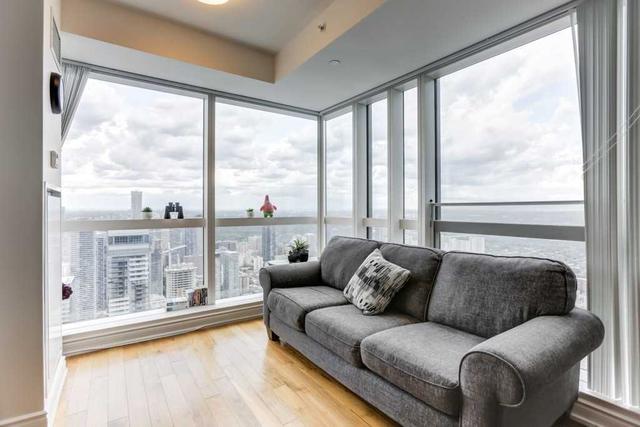 7101 - 388 Yonge St, Condo with 2 bedrooms, 2 bathrooms and 0 parking in Toronto ON | Image 8