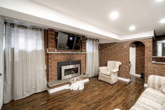 71 Newlyn Cres, House semidetached with 4 bedrooms, 3 bathrooms and 3 parking in Brampton ON | Image 20