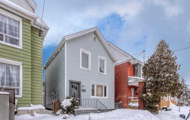 17 Huron St, House detached with 3 bedrooms, 3 bathrooms and 4 parking in Hamilton ON | Image 1