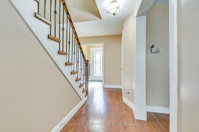 1405 Cedarglen Crt, House attached with 3 bedrooms, 2 bathrooms and 5 parking in Oakville ON | Image 36