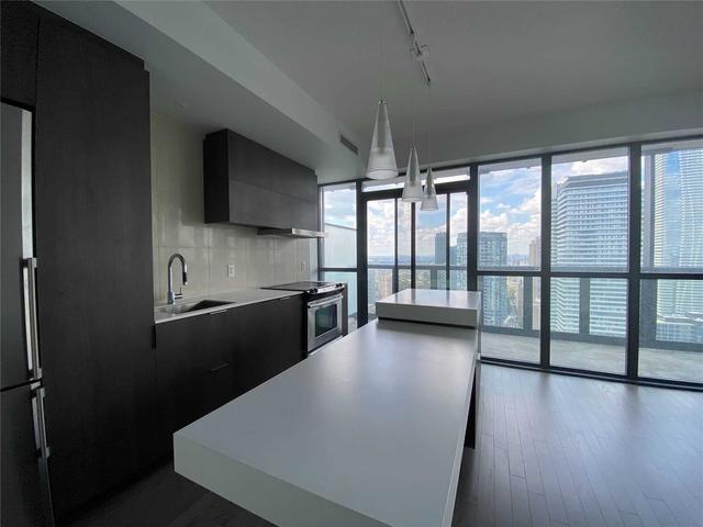4305 - 101 Charles St E, Condo with 1 bedrooms, 1 bathrooms and 0 parking in Toronto ON | Image 2