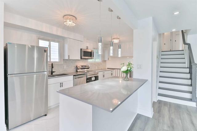90 College Cres, House detached with 4 bedrooms, 2 bathrooms and 4 parking in Barrie ON | Image 2