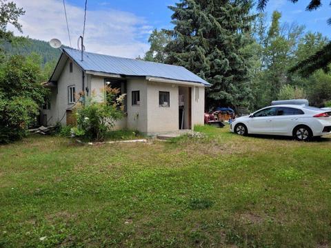 1 - 9006 Moyie Avenue, House detached with 3 bedrooms, 2 bathrooms and 7 parking in Central Kootenay B BC | Card Image