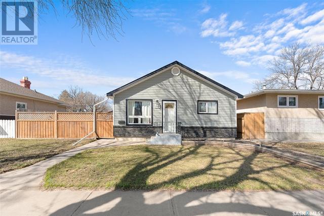 712 Main Street S, House detached with 2 bedrooms, 2 bathrooms and null parking in Moose Jaw SK | Image 33