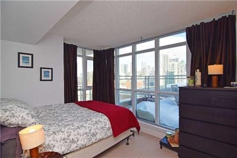 1102 - 15 Iceboat Terr, Condo with 1 bedrooms, 1 bathrooms and 1 parking in Toronto ON | Image 6
