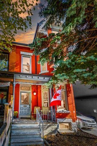 287 Lisgar St, House semidetached with 5 bedrooms, 4 bathrooms and 3 parking in Toronto ON | Image 1