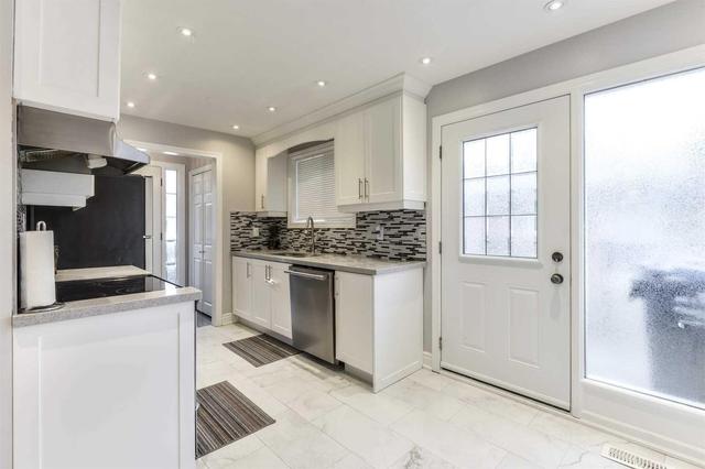 67 Flowertown Ave, House semidetached with 4 bedrooms, 2 bathrooms and 5 parking in Brampton ON | Image 9