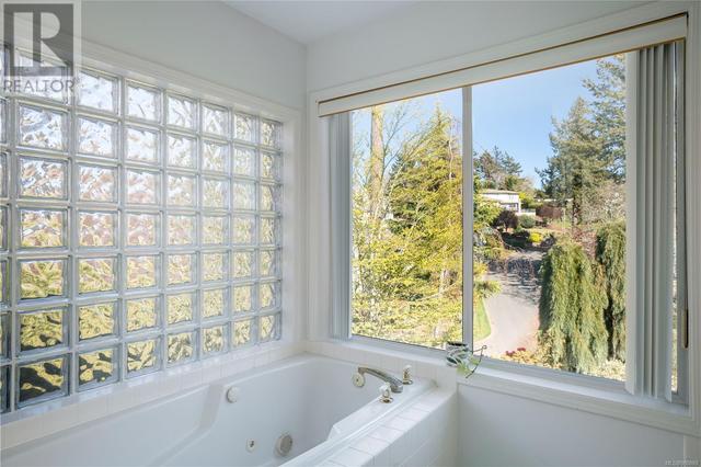 4620 Boulderwood Dr, House detached with 4 bedrooms, 3 bathrooms and 2 parking in Saanich BC | Image 22