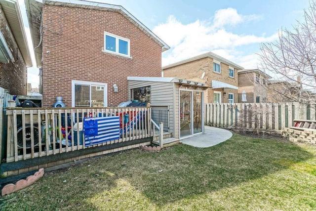 35 Langston Dr, House detached with 3 bedrooms, 3 bathrooms and 4 parking in Brampton ON | Image 26