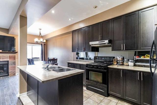 2411 Shadow Crt, House attached with 3 bedrooms, 3 bathrooms and 3 parking in Oakville ON | Image 9