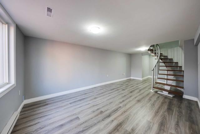 81 United Sq, House detached with 3 bedrooms, 2 bathrooms and 5 parking in Toronto ON | Image 10