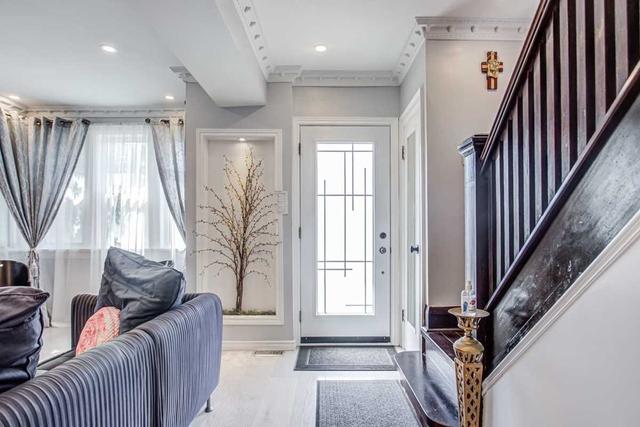 136 Lawrence Ave E, House detached with 4 bedrooms, 4 bathrooms and 5 parking in Toronto ON | Image 11