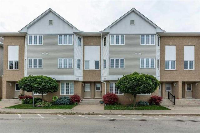 209 - 511 #8 Highway, Townhouse with 2 bedrooms, 1 bathrooms and 2 parking in Hamilton ON | Image 2