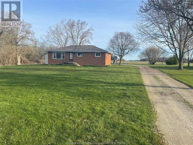 848 Road 2 W, House detached with 3 bedrooms, 1 bathrooms and null parking in Kingsville ON | Image 1