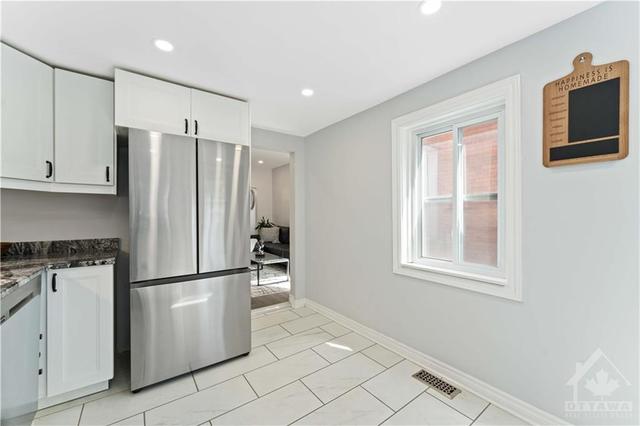 276 Clarence Street, Townhouse with 3 bedrooms, 2 bathrooms and 2 parking in Ottawa ON | Image 10