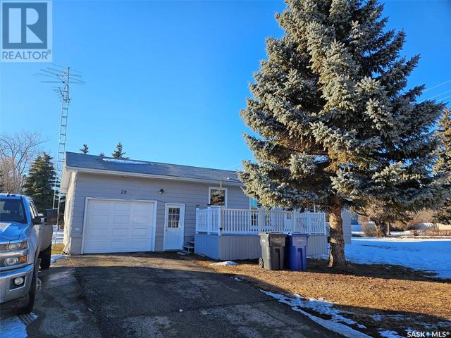 29 Warren Street, House detached with 2 bedrooms, 2 bathrooms and null parking in Redvers SK | Image 1