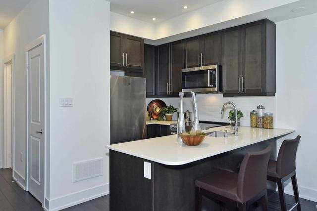 11 - 52 Holmes Ave, Townhouse with 2 bedrooms, 2 bathrooms and 2 parking in Toronto ON | Image 6