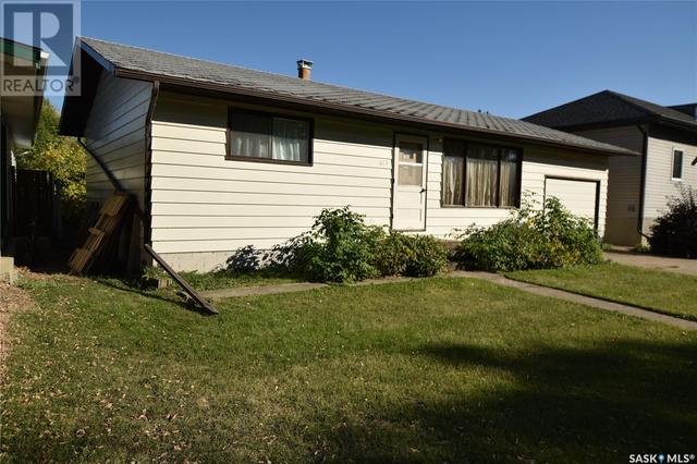 610 4th Avenue, House detached with 2 bedrooms, 1 bathrooms and null parking in Cudworth SK | Card Image
