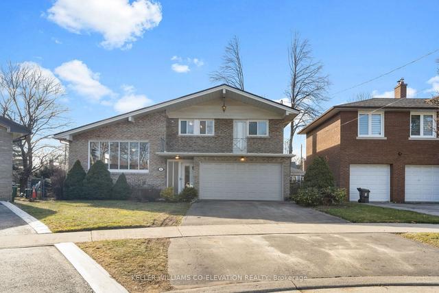 18 Glen Meadow Crt, House detached with 3 bedrooms, 3 bathrooms and 6 parking in Toronto ON | Image 1