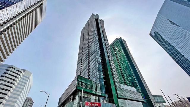 4201 - 9 Bogert Ave, Condo with 1 bedrooms, 2 bathrooms and 1 parking in Toronto ON | Card Image