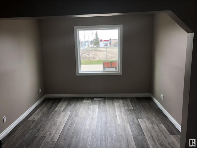 4902 53 Av, House attached with 3 bedrooms, 2 bathrooms and null parking in Vegreville AB | Image 17