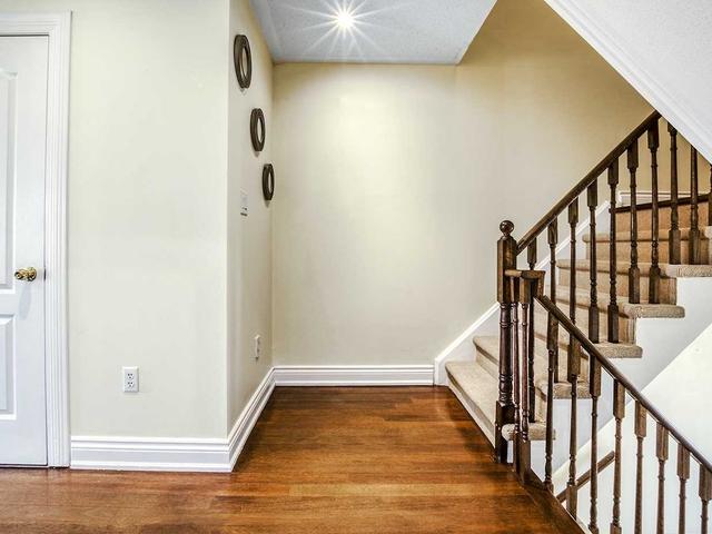 58 Dunlop Crt, House attached with 3 bedrooms, 3 bathrooms and 3 parking in Brampton ON | Image 7