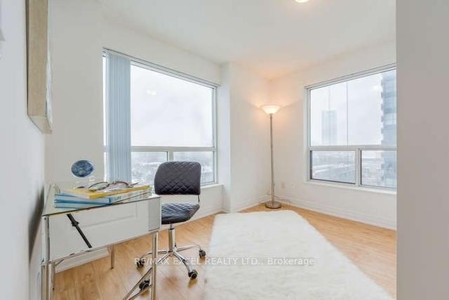 612 - 188 Doris Ave, Condo with 3 bedrooms, 2 bathrooms and 1 parking in Toronto ON | Image 4