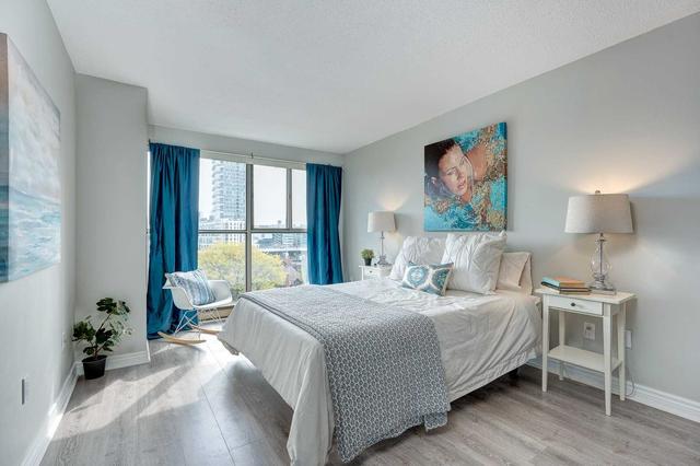 810 - 65 Scadding Ave, Condo with 2 bedrooms, 2 bathrooms and 1 parking in Toronto ON | Image 3
