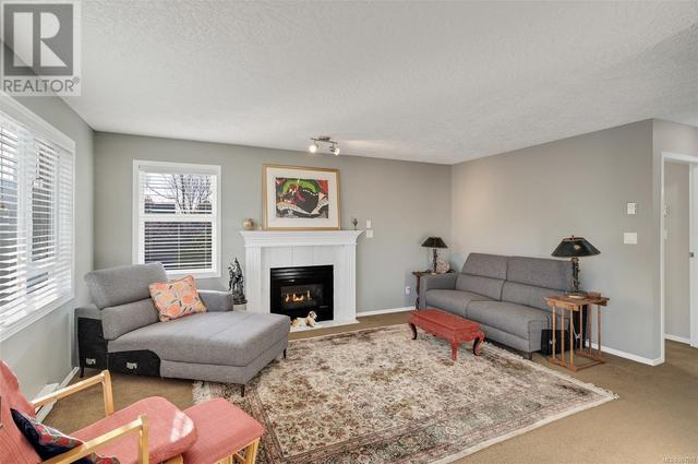 307 - 951 Topaz Ave, Condo with 2 bedrooms, 2 bathrooms and 1 parking in Victoria BC | Image 9