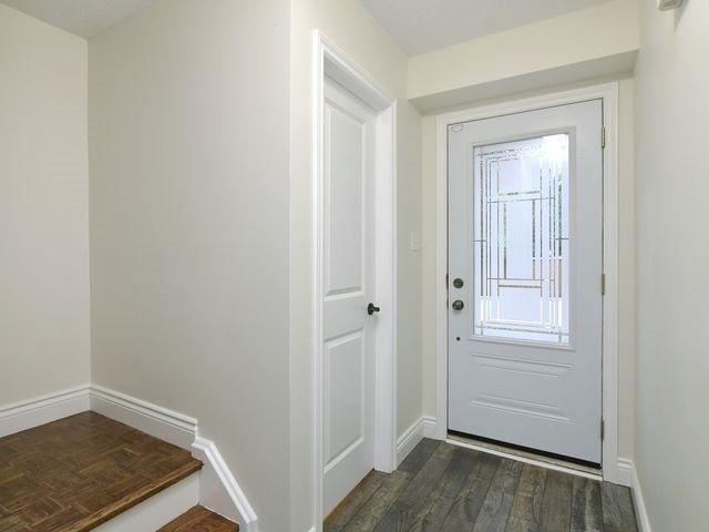 28 Donald St, Townhouse with 3 bedrooms, 2 bathrooms and 1 parking in Barrie ON | Image 3