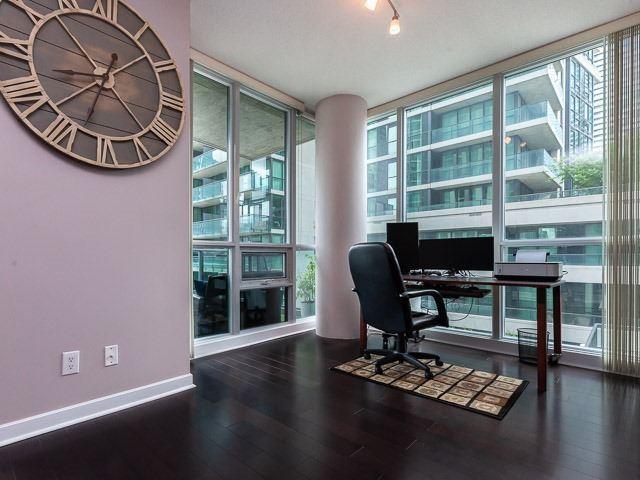 404 - 18 Harbour St, Condo with 2 bedrooms, 2 bathrooms and 1 parking in Toronto ON | Image 11