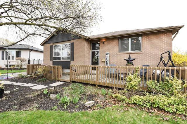 108 Robinwood Cres, House detached with 2 bedrooms, 1 bathrooms and 4 parking in Milton ON | Image 1