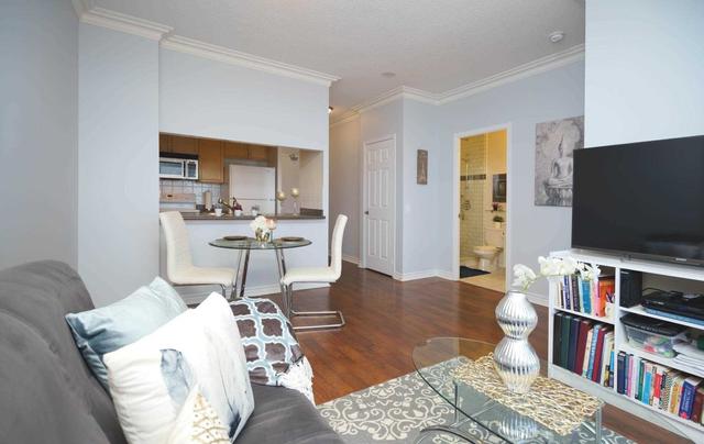 ph32 - 18 Mondeo Dr, Condo with 1 bedrooms, 1 bathrooms and 1 parking in Toronto ON | Image 2
