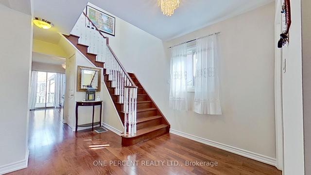 25 Charcoal Dr, House detached with 3 bedrooms, 4 bathrooms and 5 parking in Toronto ON | Image 2