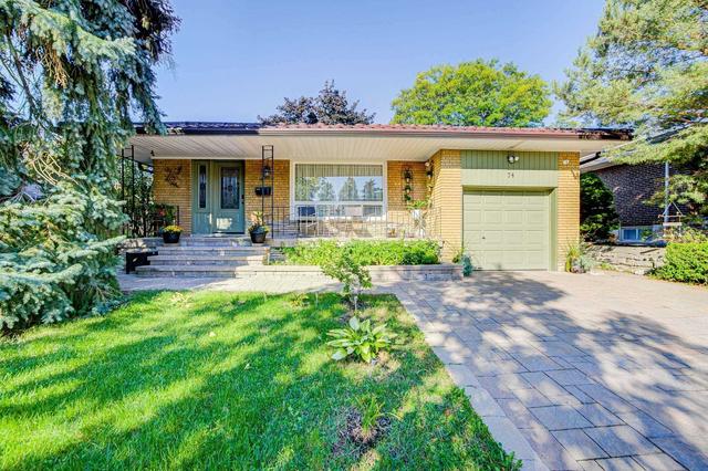74 Clansman Blvd, House detached with 3 bedrooms, 2 bathrooms and 3 parking in Toronto ON | Image 1