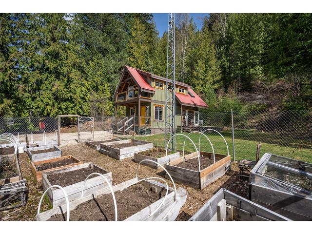 8788 Highway 6, House detached with 2 bedrooms, 2 bathrooms and null parking in Central Kootenay H BC | Image 52