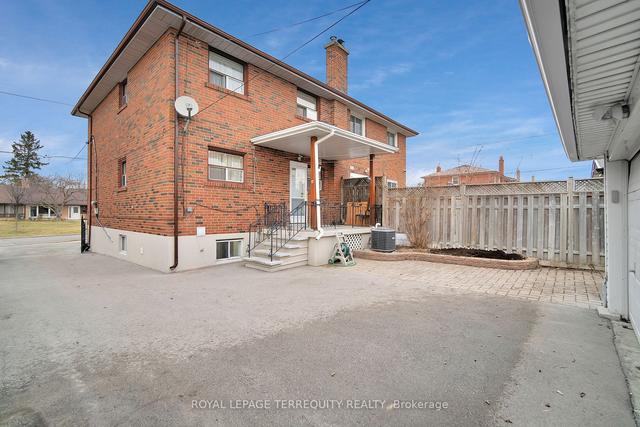 31 Dombey Rd, House semidetached with 3 bedrooms, 3 bathrooms and 8 parking in Toronto ON | Image 19