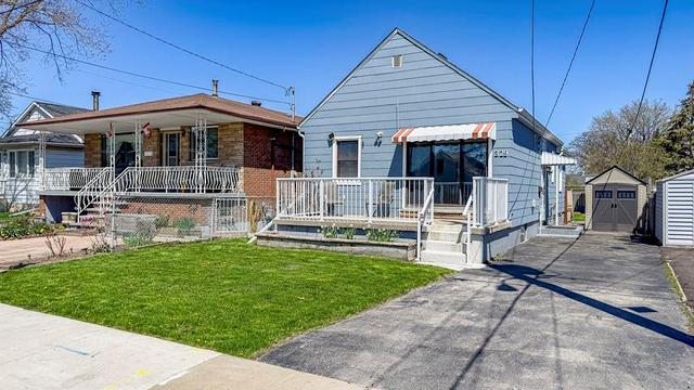 329 Vansitmart Avenue, House detached with 2 bedrooms, 1 bathrooms and 2 parking in Hamilton ON | Image 4