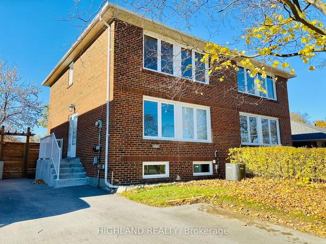 2175 Wiseman Crt, House semidetached with 3 bedrooms, 2 bathrooms and 2 parking in Mississauga ON | Image 1