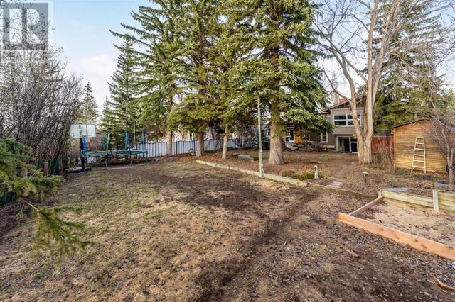 435 Wildwood Drive Sw, House detached with 3 bedrooms, 3 bathrooms and 4 parking in Calgary AB | Image 41