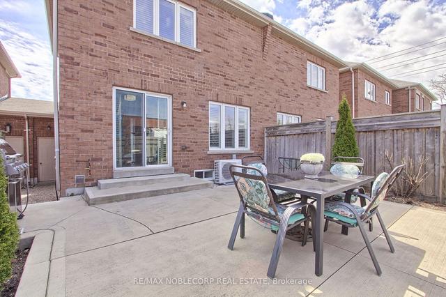 53 Westcliffe Cres, House attached with 2 bedrooms, 3 bathrooms and 3 parking in Richmond Hill ON | Image 31