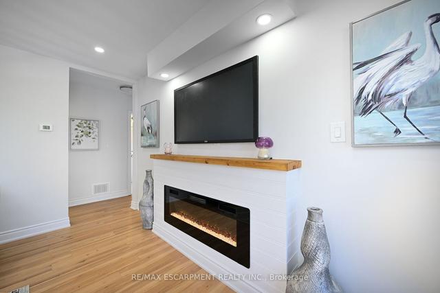 4 Passmore St, House detached with 3 bedrooms, 2 bathrooms and 7 parking in Hamilton ON | Image 3