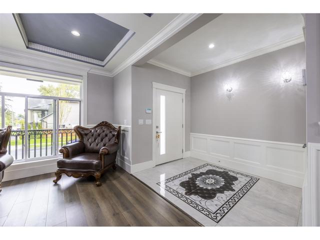 221 Phillips Street, House detached with 6 bedrooms, 5 bathrooms and null parking in New Westminster BC | Image 3