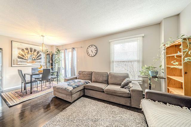 62 - 1610 Crawforth St, Townhouse with 3 bedrooms, 2 bathrooms and 2 parking in Whitby ON | Image 3