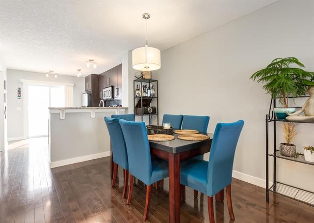35 Aspen Hills Drive Sw, Home with 3 bedrooms, 3 bathrooms and 1 parking in Calgary AB | Image 3